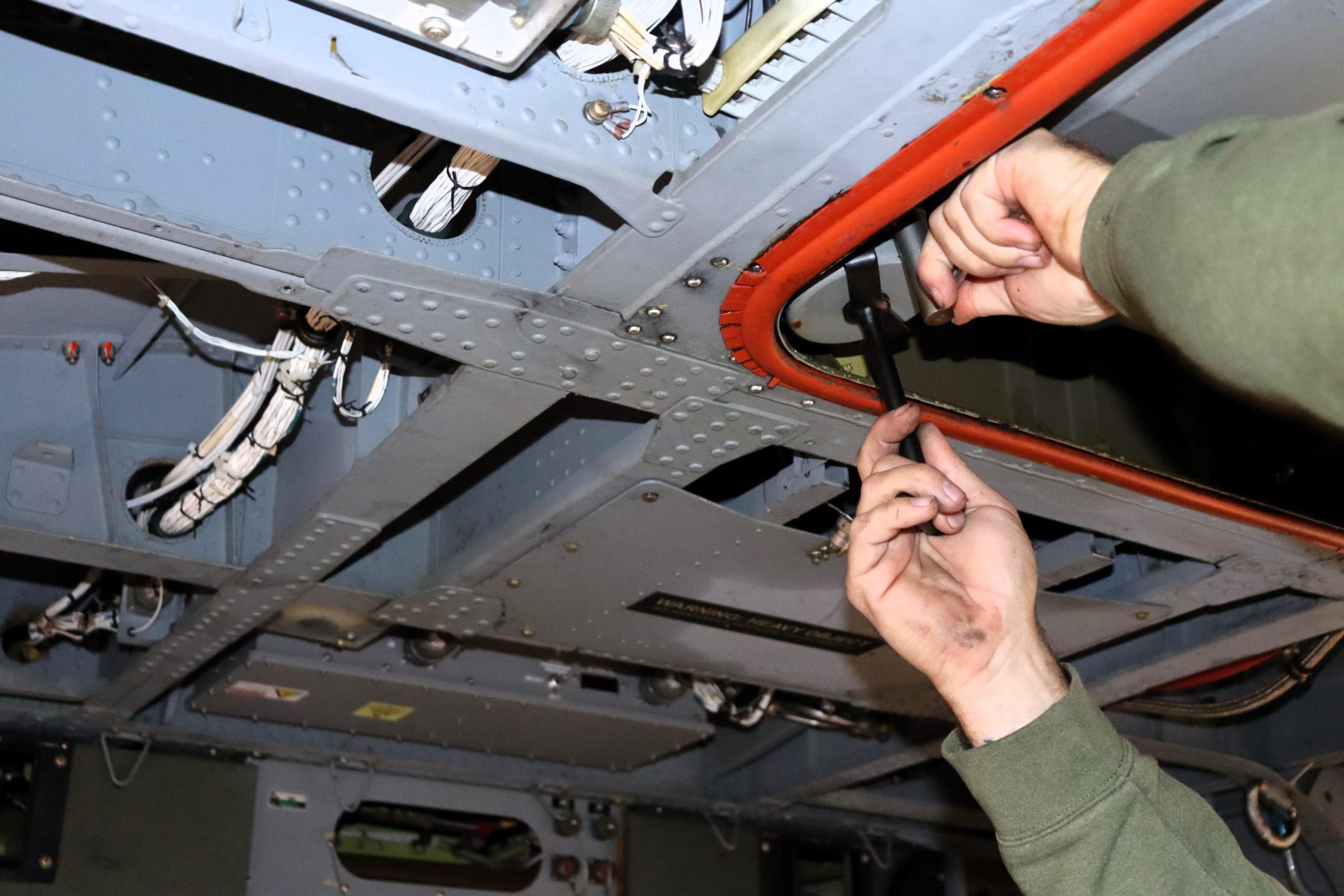H-60 S-70 HH-60 MH-60 SH-60 H60 S70 HH60 MH60 SH60 Blackhawk Tools Maintenance PMI Transmission and Drives Oil Filter Removal Tool HXMSN-OFRA-1 HXMSN-OFRLM-1 FBRLM-60-AA FBRA-60-AA H-60 Main Mod XMSN Oil Filter Bowl Rem. Tool L/M